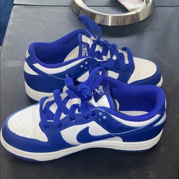 Nike Kids Sneakers in Blue and White - Picture 3 of 5